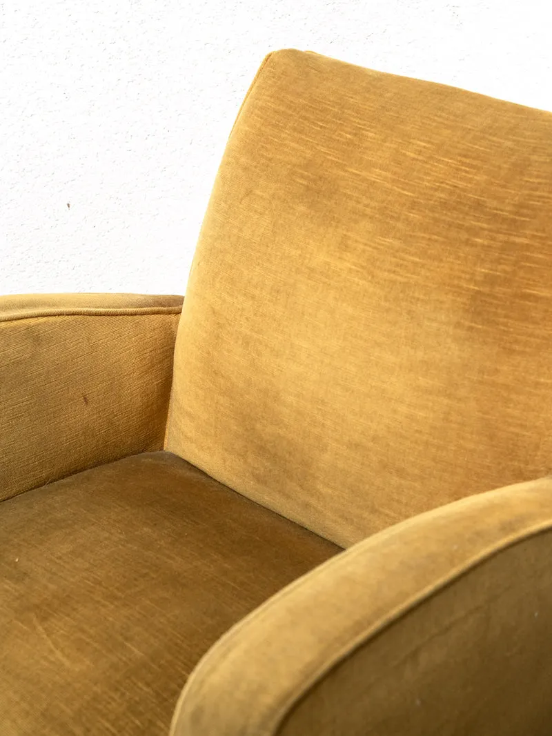 Ernest, le fauteuil à frange en velours jaune N°1543