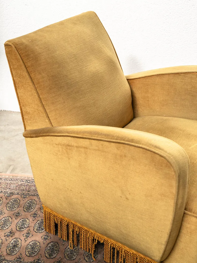 Ernest, le fauteuil à frange en velours jaune N°1543