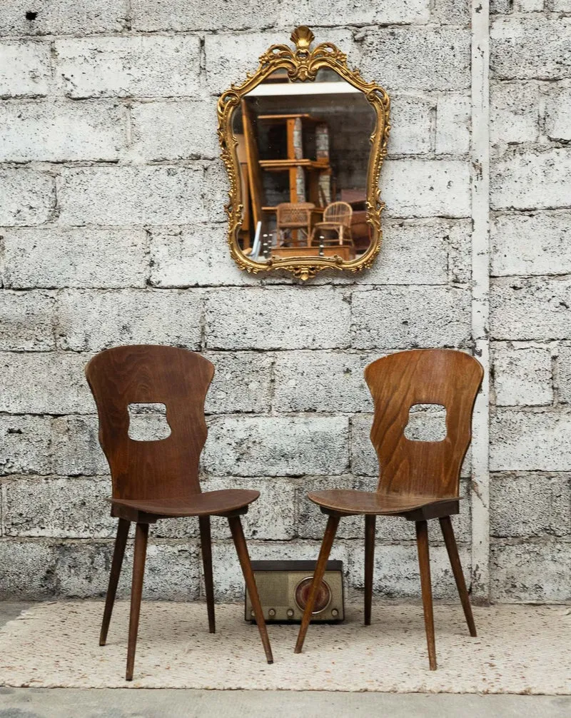 Claude, la paire de chaises Baumann N°1502