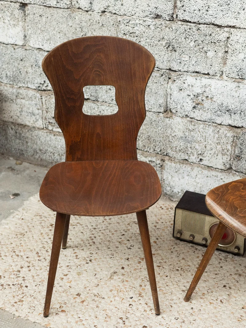 Claude, la paire de chaises Baumann N°1502