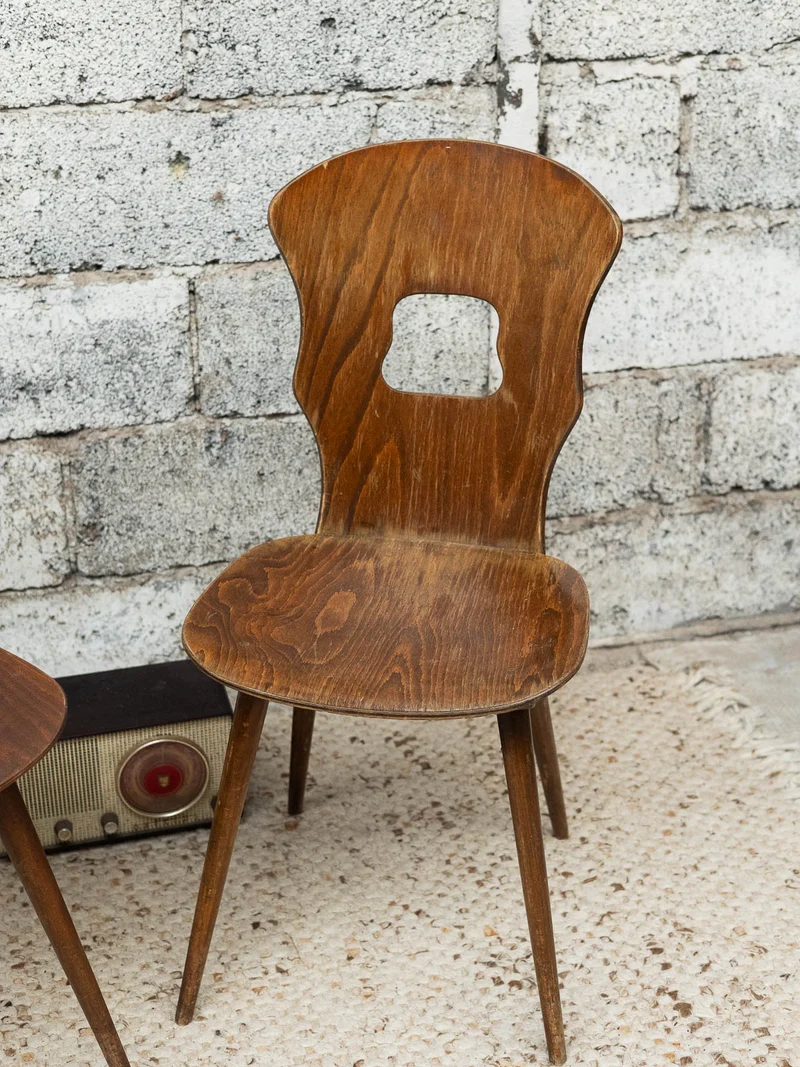 Claude, la paire de chaises Baumann N°1502