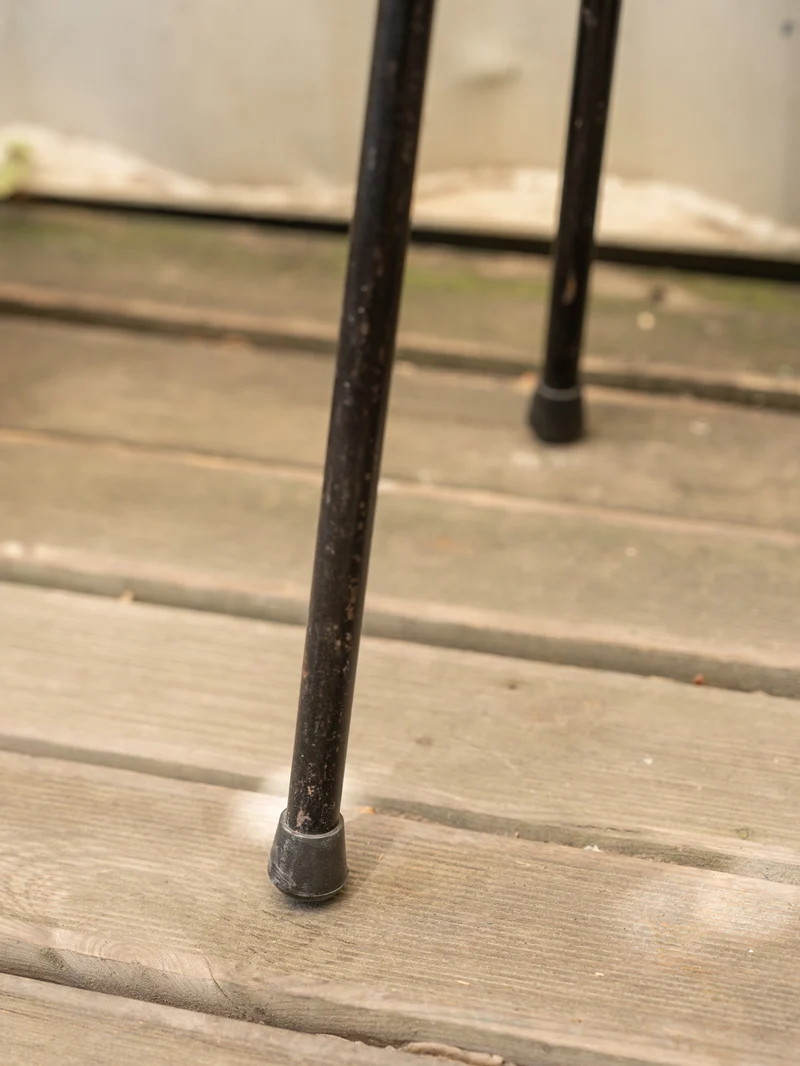 Axel, le tabouret vert et métal noir N°730