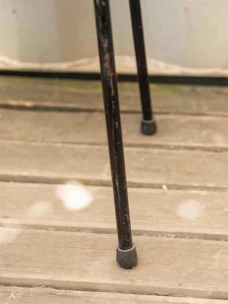 Axel, le tabouret vert et métal noir N°730