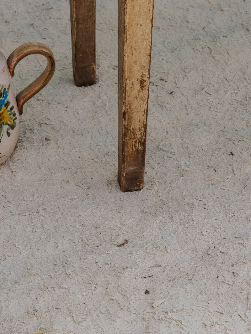 Francine, la table d'appoint en bois patiné N°1475