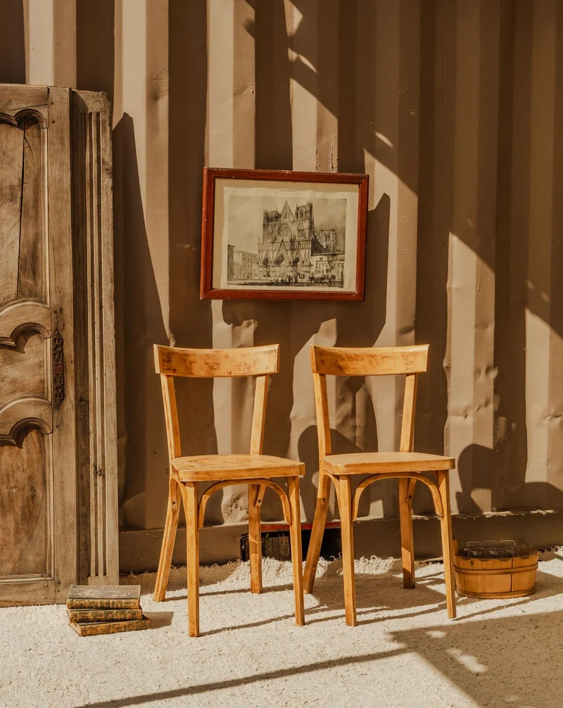 Claude, la paire de chaises en bois N°1492