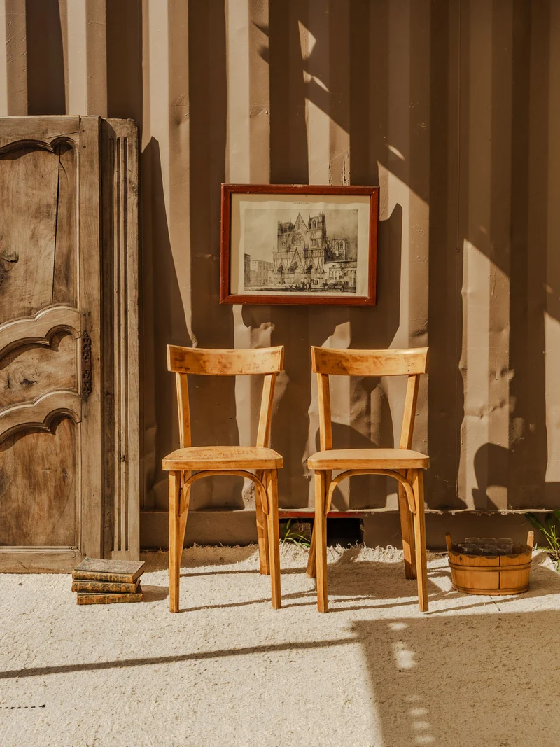 Claude, la paire de chaises en bois N°1492