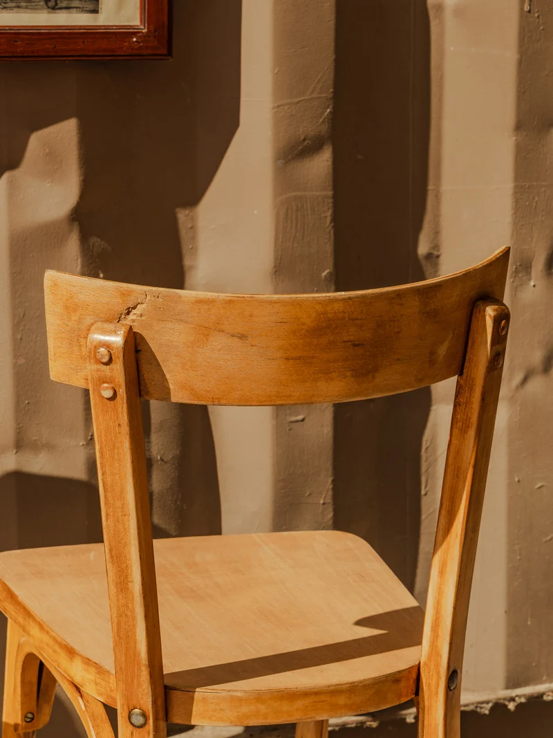 Claude, la paire de chaises en bois N°1492