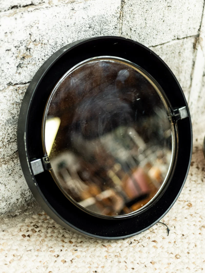 Igor, le miroir amovible N°1114