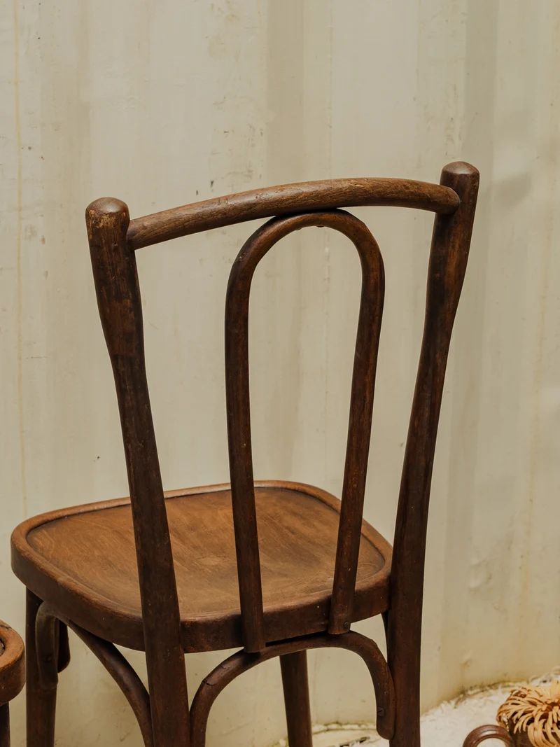 Claude, le lot de 4 chaises bistro en bois N°1371