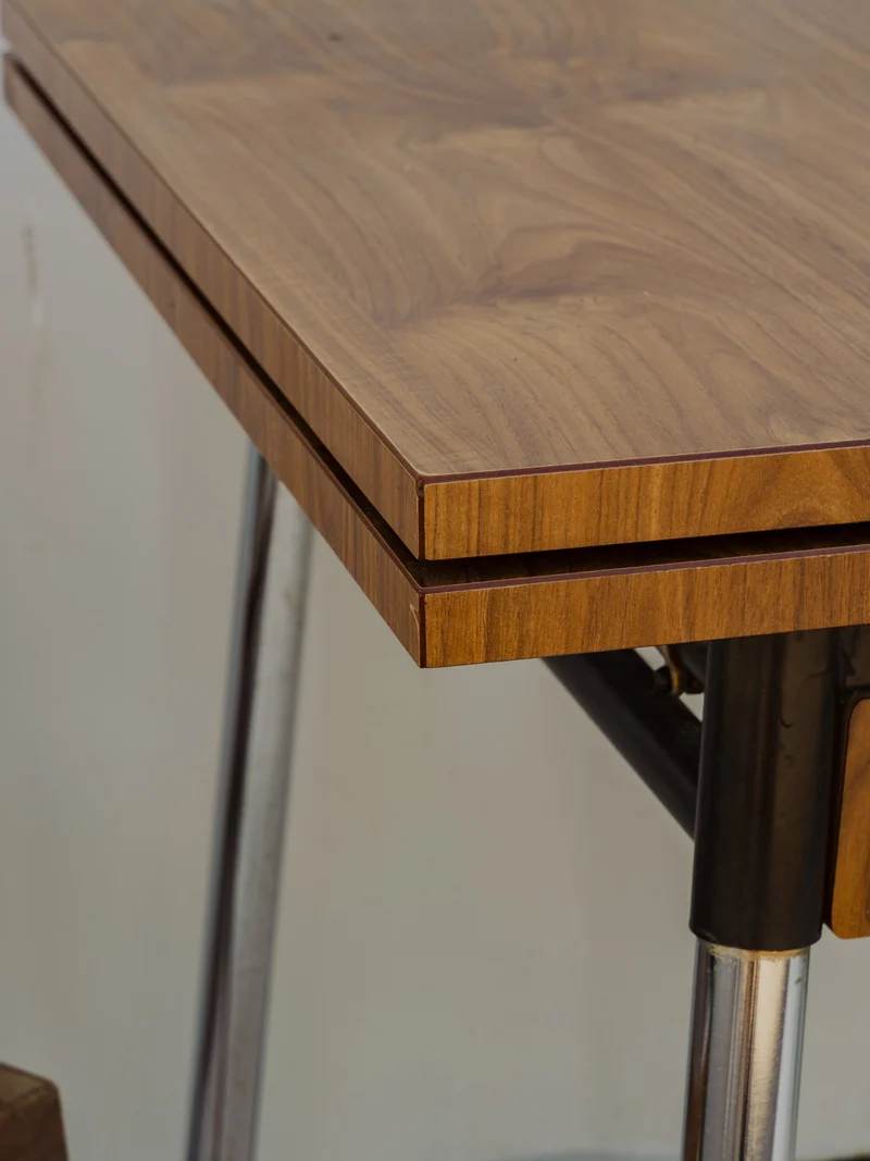 Karla, la table à manger en formica marron N°1240