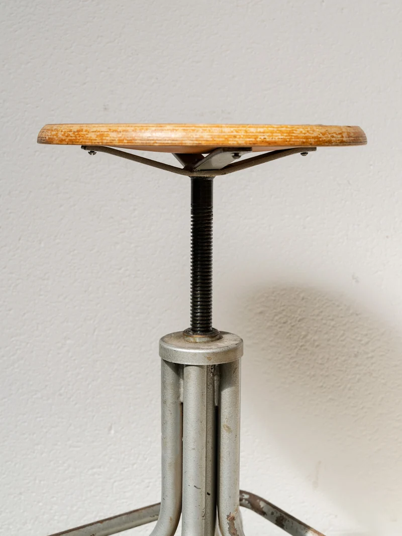 Axel, le tabouret d'atelier en métal et bois N°729