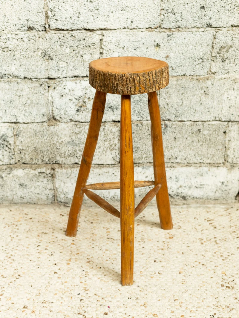 Gaston, le tabouret de bar au style brutaliste N°199
