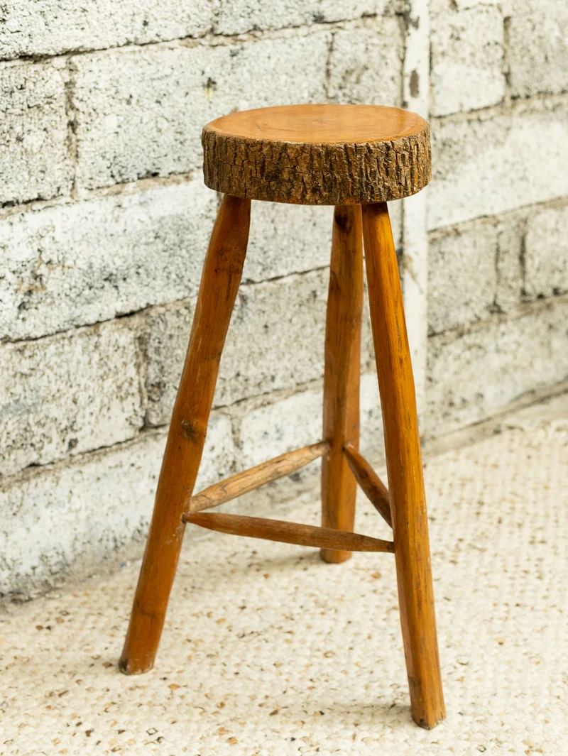 Gaston, le tabouret de bar au style brutaliste N°199