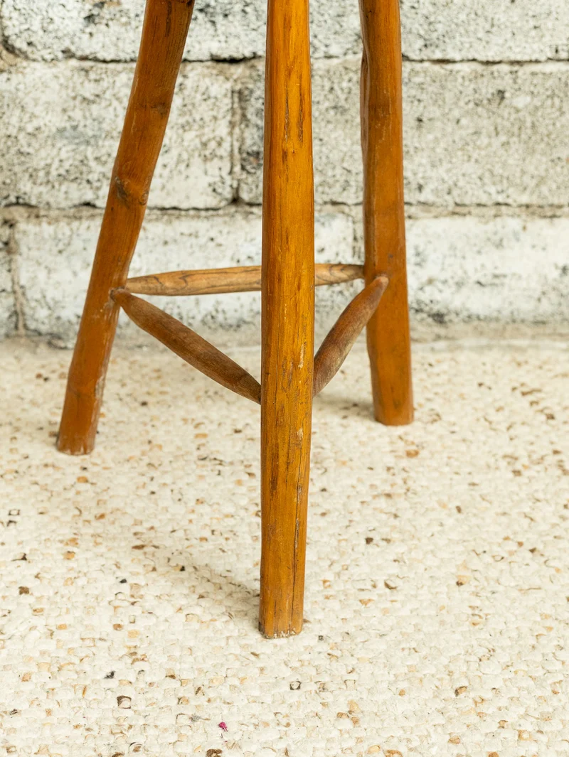 Gaston, le tabouret de bar au style brutaliste N°199