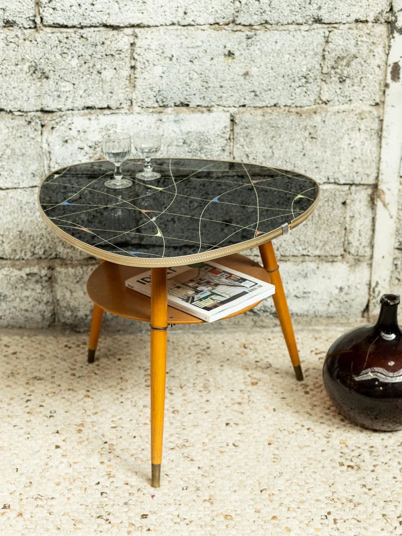 Donna, la table basse aux motifs triangulaires N°1117