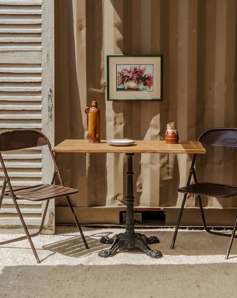 Denise, la table à manger bistro en bois et métal noir N°1169
