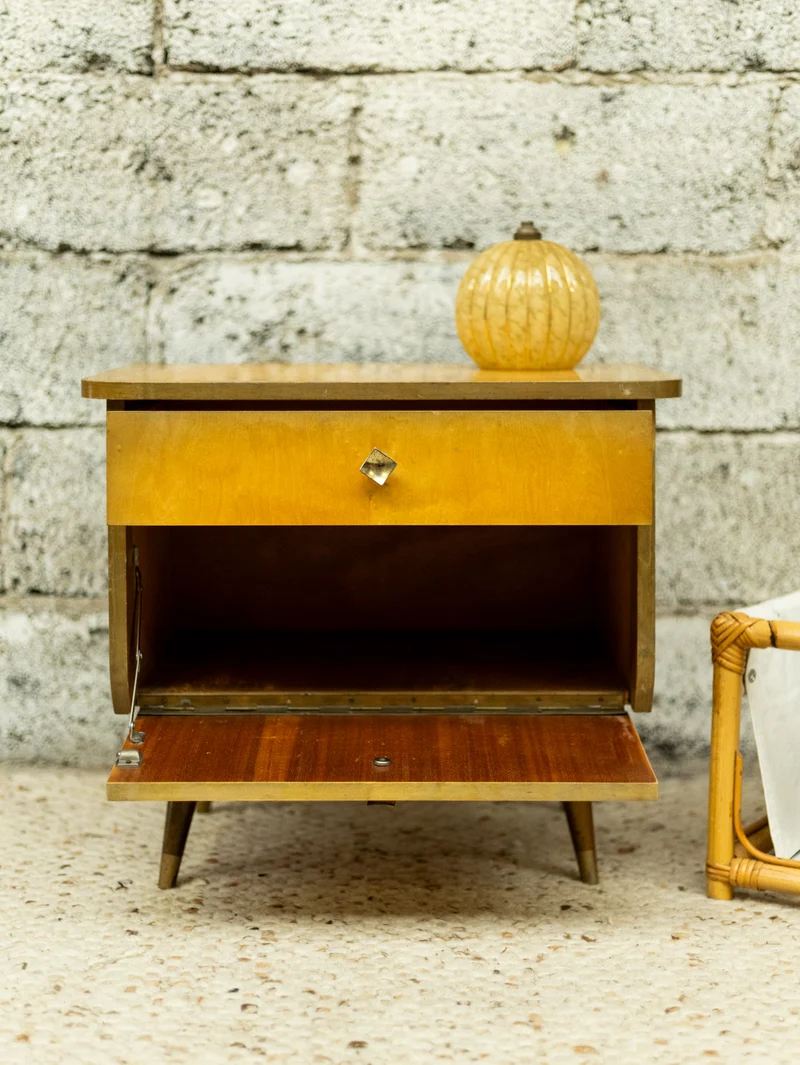 Maïa, la table de chevet aux pieds compas N°1546