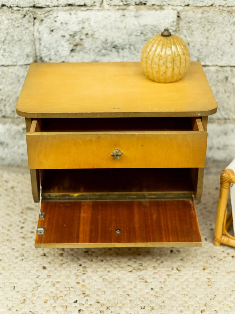 Maïa, la table de chevet aux pieds compas N°1546