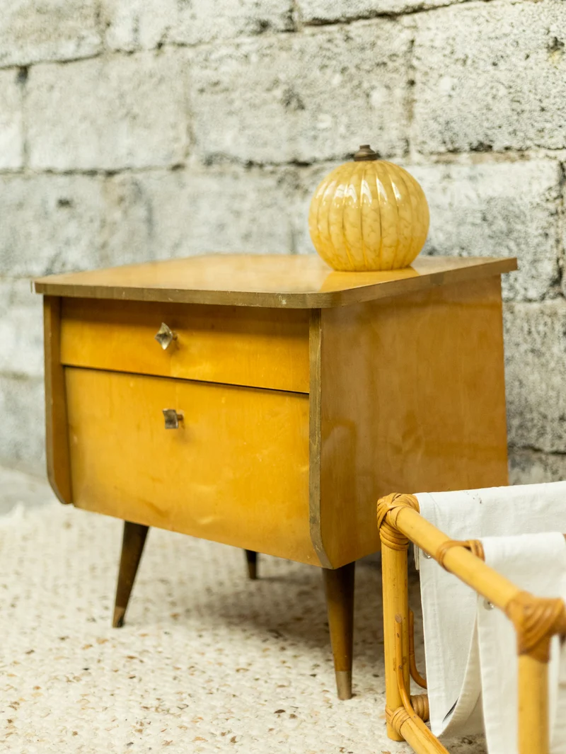 Maïa, la table de chevet aux pieds compas N°1546