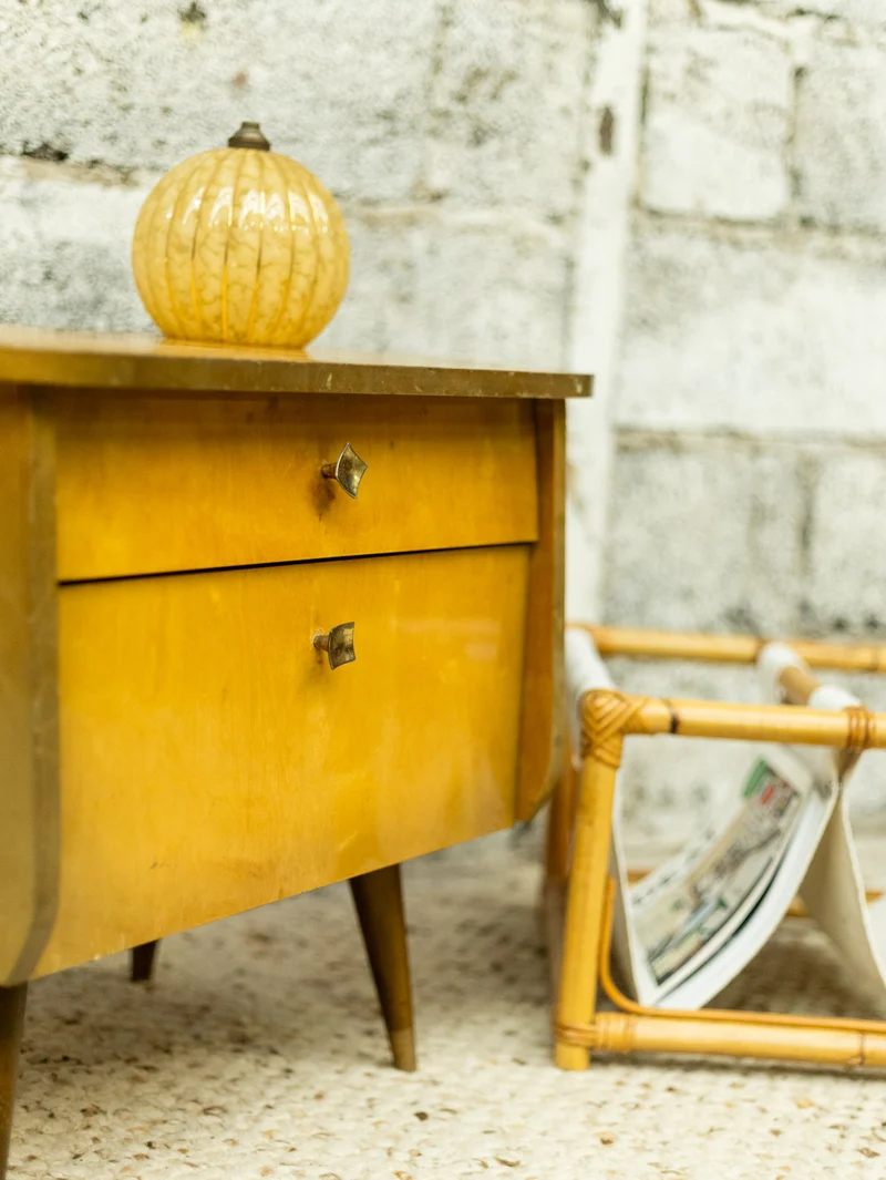 Maïa, la table de chevet aux pieds compas N°1546