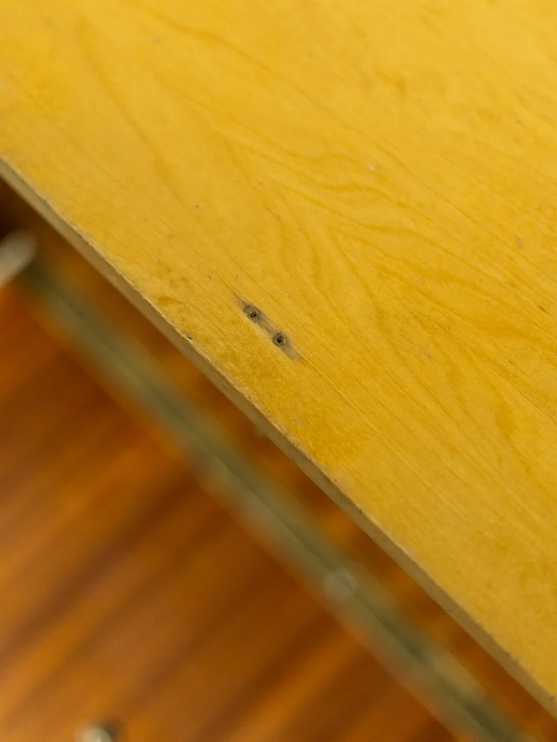 Maïa, la table de chevet aux pieds compas N°1546