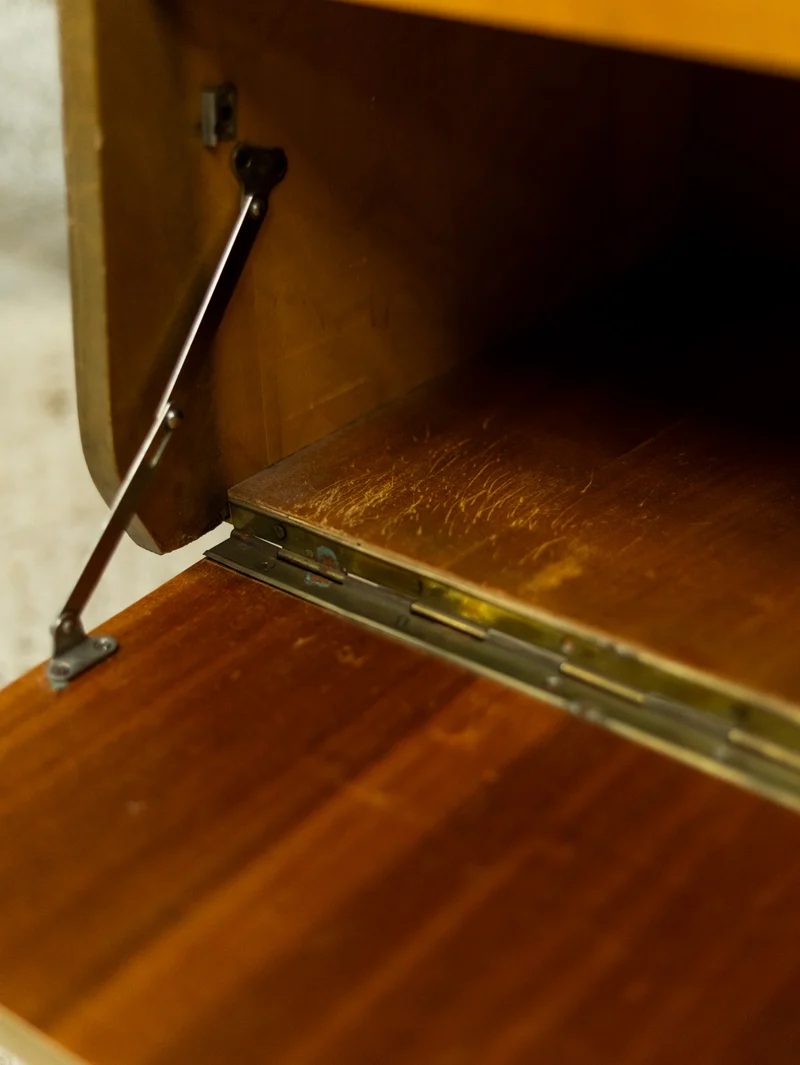 Maïa, la table de chevet aux pieds compas N°1546