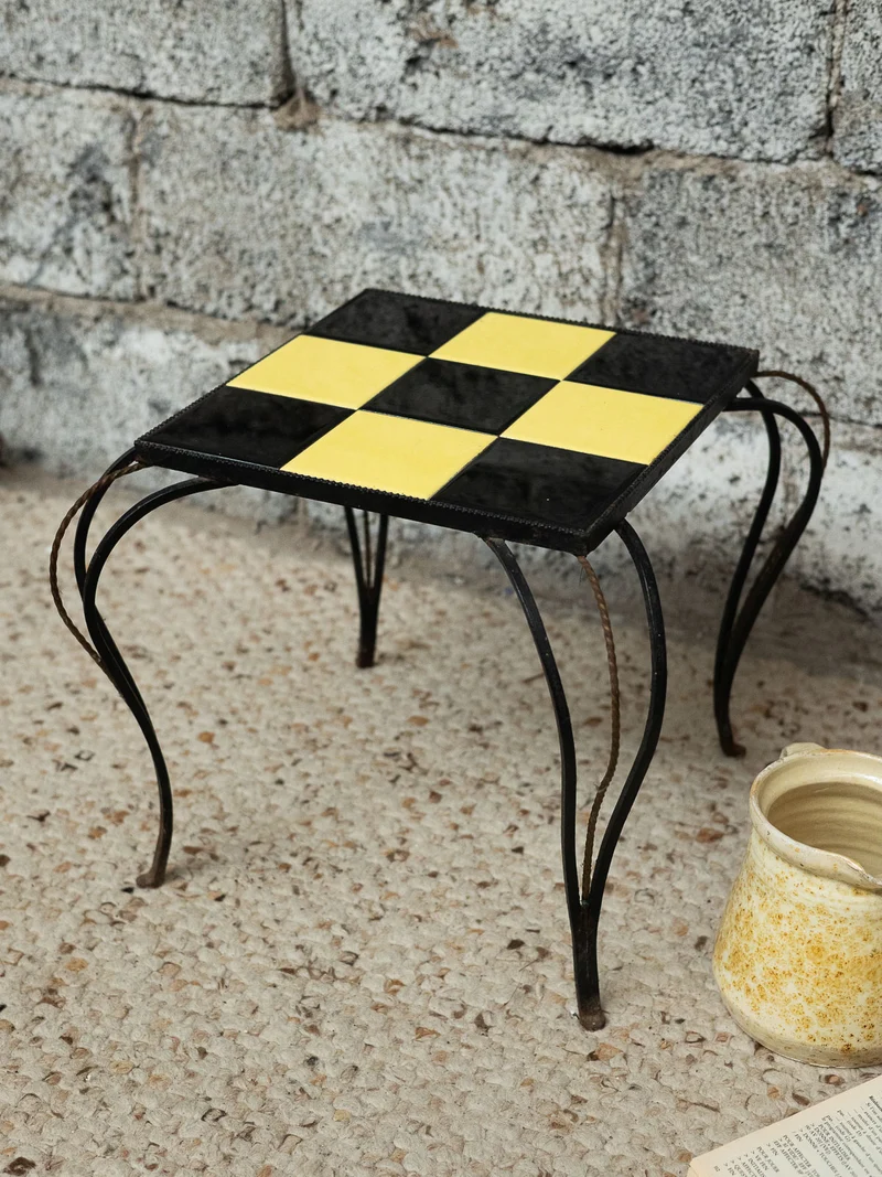 Hanna, la table d'appoint à carreaux N°1426