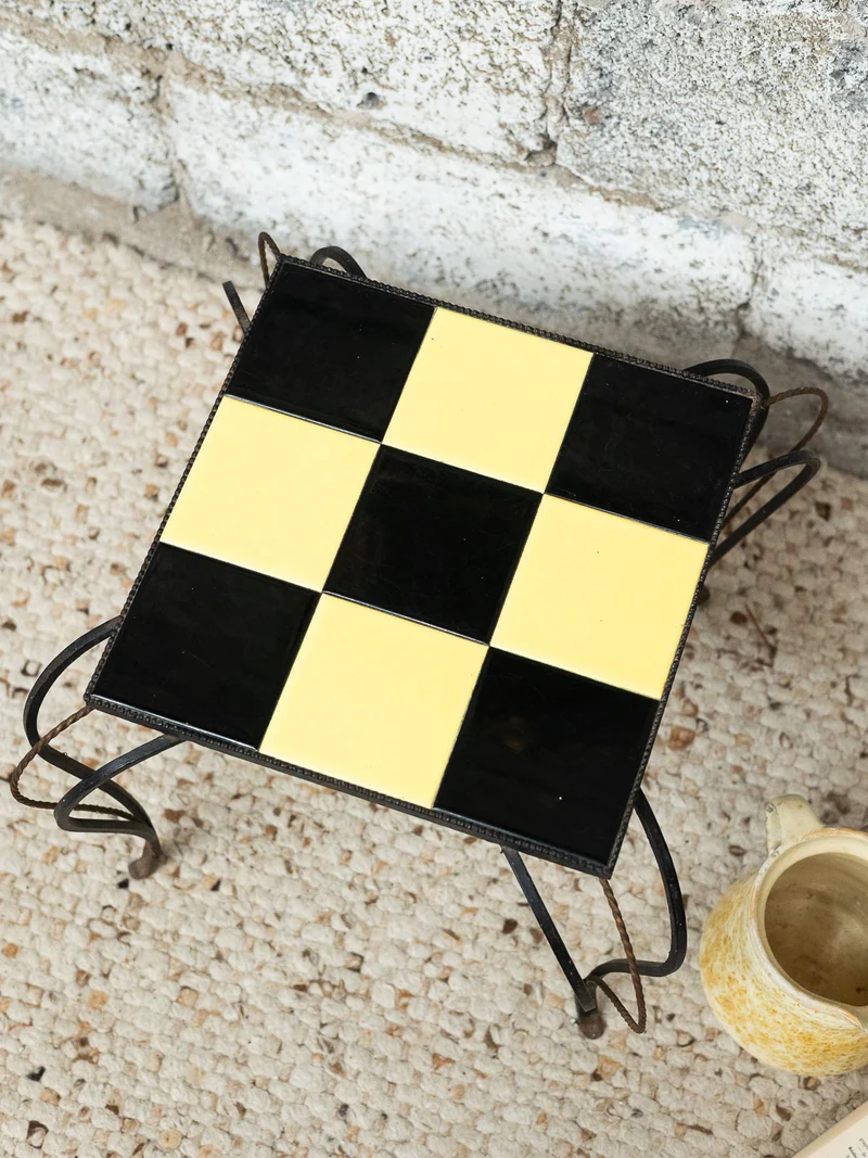 Hanna, la table d'appoint à carreaux N°1426