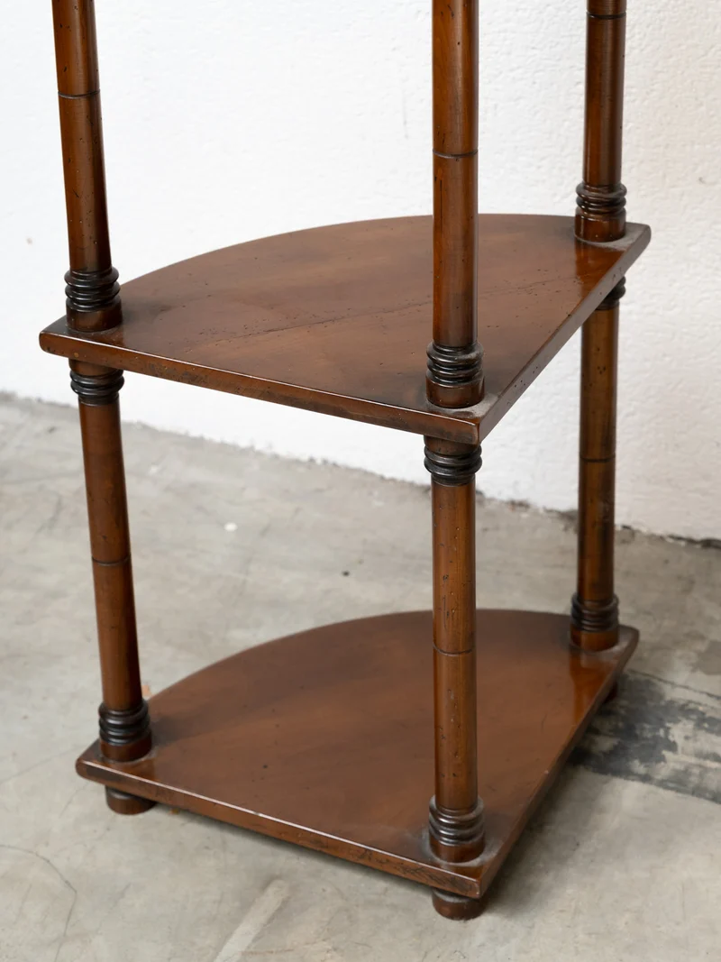 Isabelle, la grande paire d’étagères d’angle en bois tourné N°328