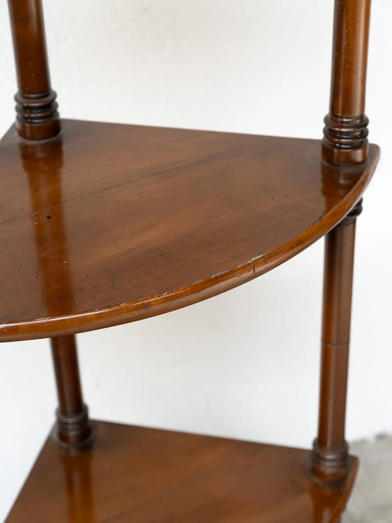 Isabelle, la grande paire d’étagères d’angle en bois tourné N°328