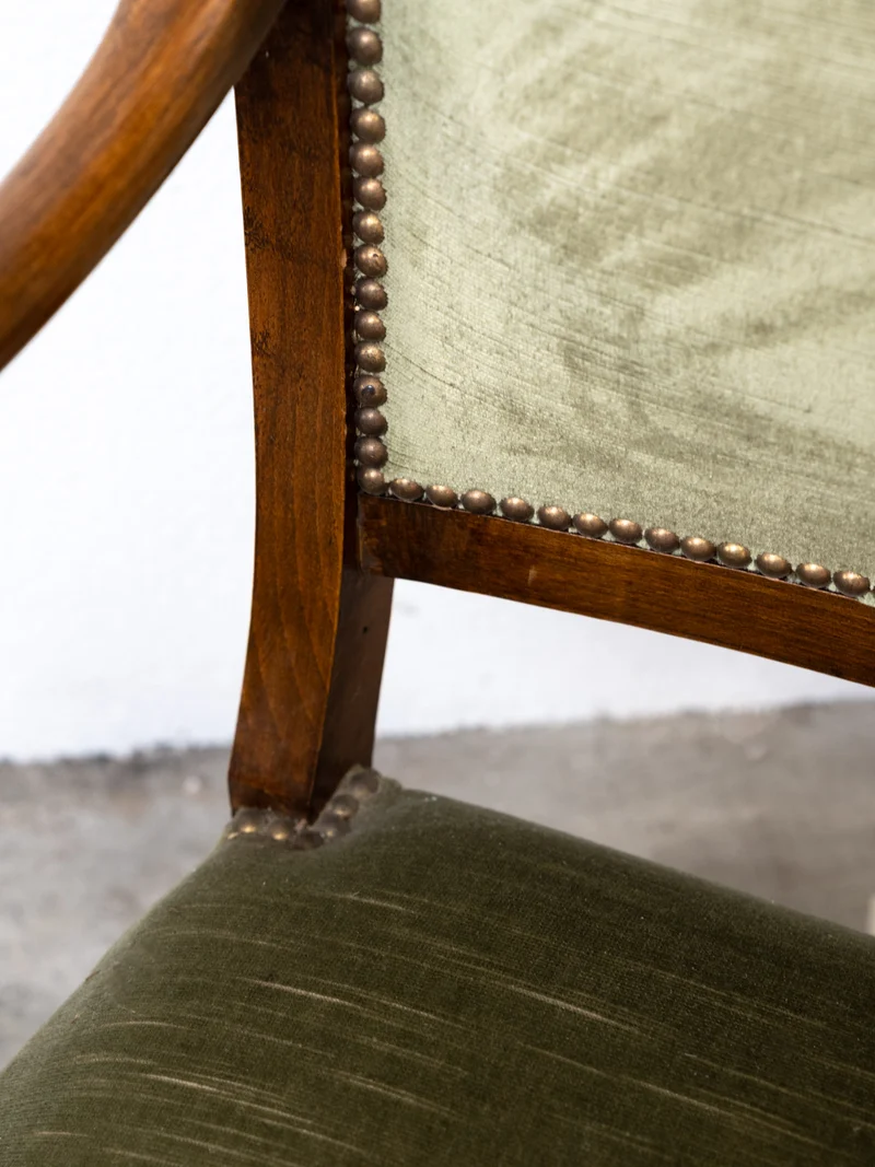 Ernest, la paire de fauteuils style Empire en velours vert N°1541