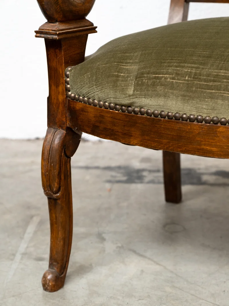 Ernest, la paire de fauteuils style Empire en velours vert N°1541