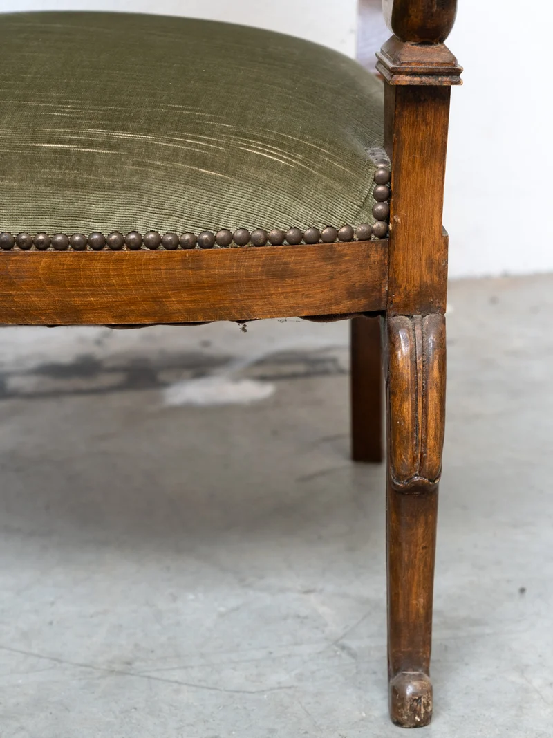 Ernest, la paire de fauteuils style Empire en velours vert N°1541