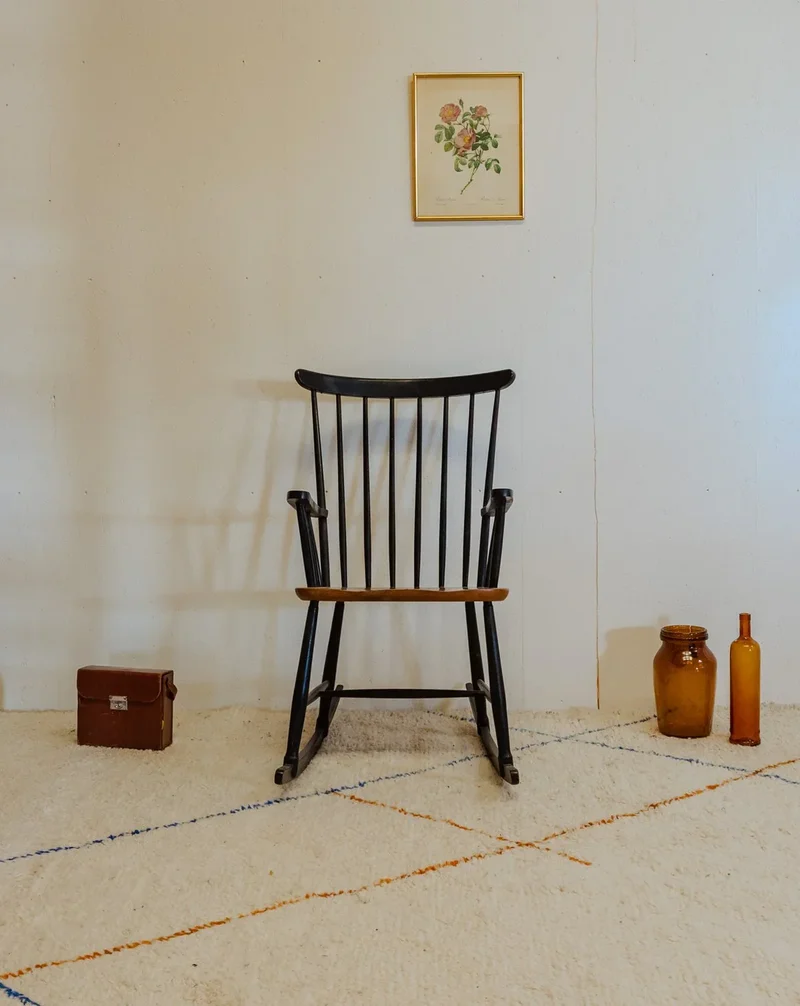 Alibert, le rocking-chair en bois noir N°77