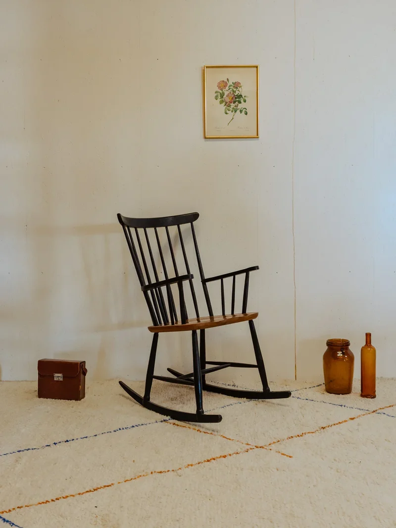 Alibert, le rocking-chair en bois noir N°77
