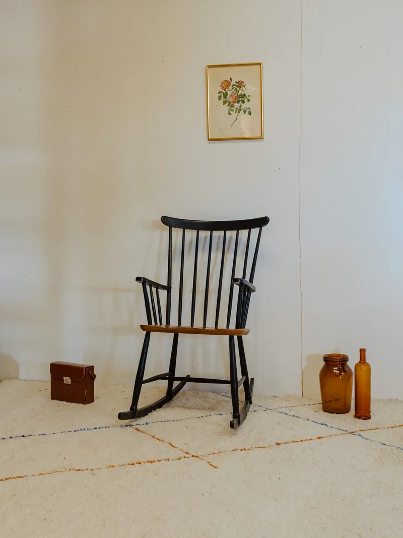 Alibert, le rocking-chair en bois noir N°77