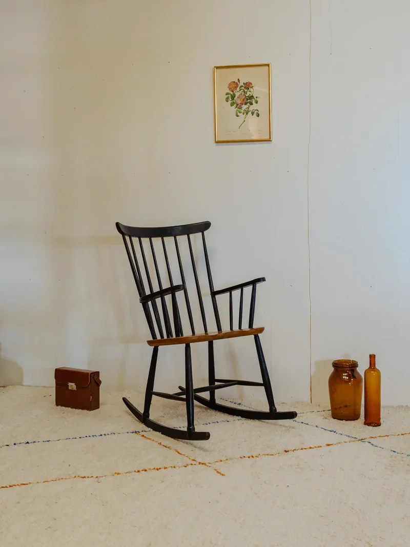 Alibert, le rocking-chair en bois noir N°77