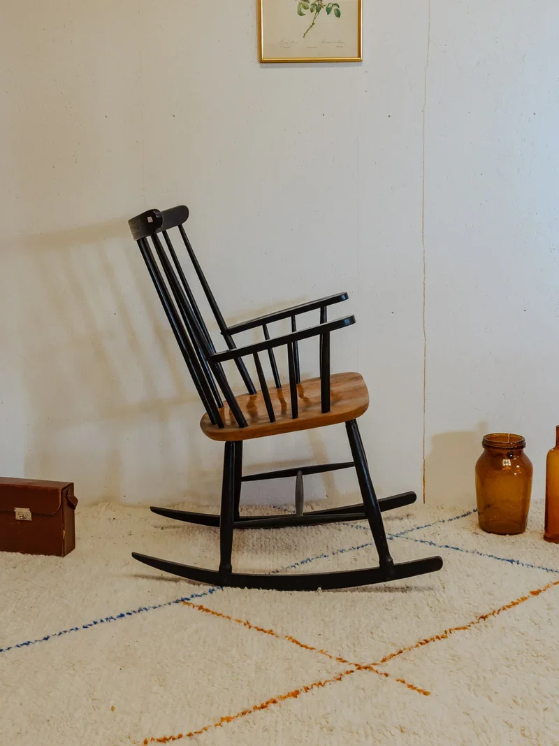 Alibert, le rocking-chair en bois noir N°77