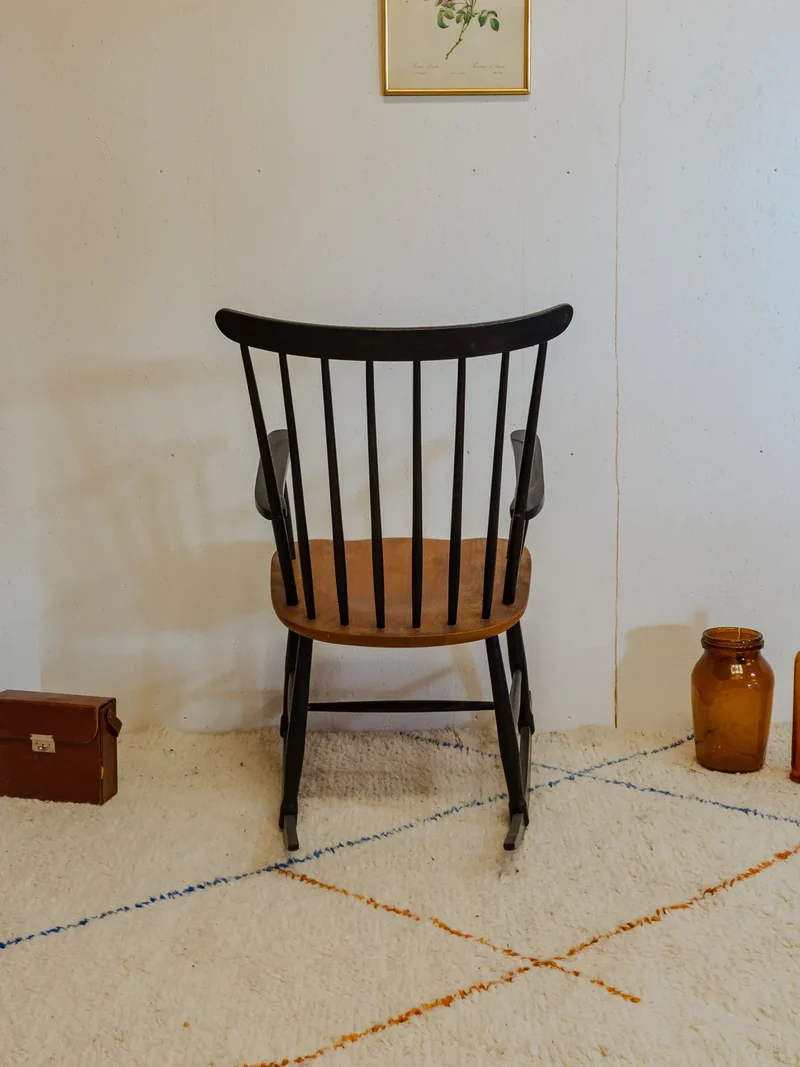 Alibert, le rocking-chair en bois noir N°77
