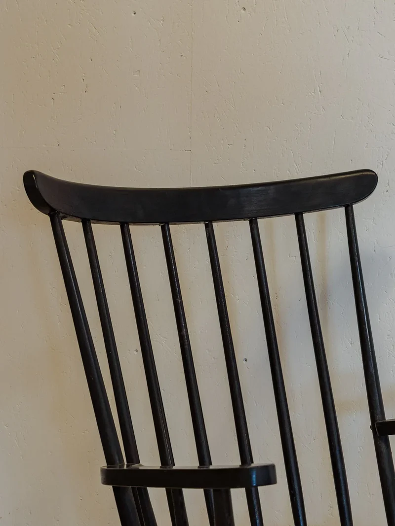 Alibert, le rocking-chair en bois noir N°77