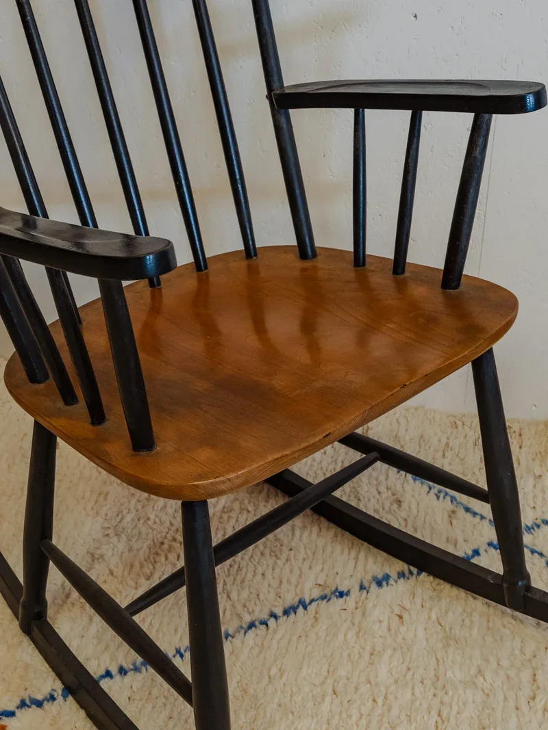 Alibert, le rocking-chair en bois noir N°77