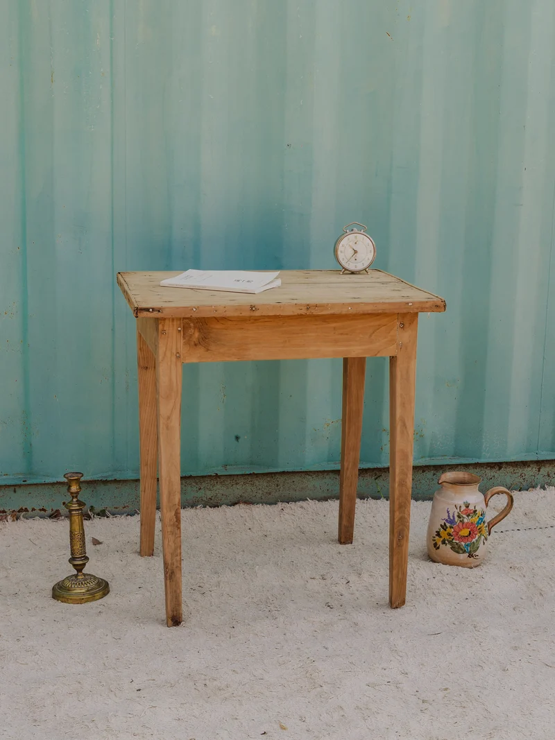 Francine, la table d'appoint en bois N°1472
