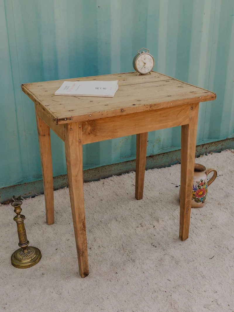 Francine, la table d'appoint en bois N°1472