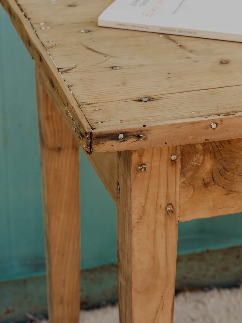 Francine, la table d'appoint en bois N°1472