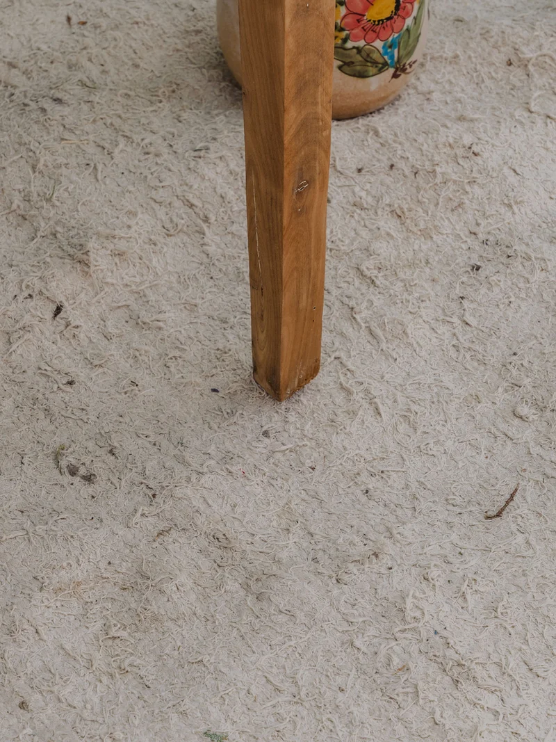 Francine, la table d'appoint en bois N°1472