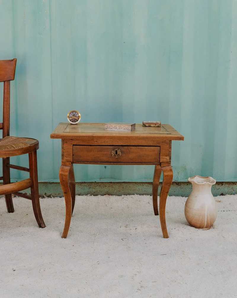 Francine, la table d'appoint en bois N°1471