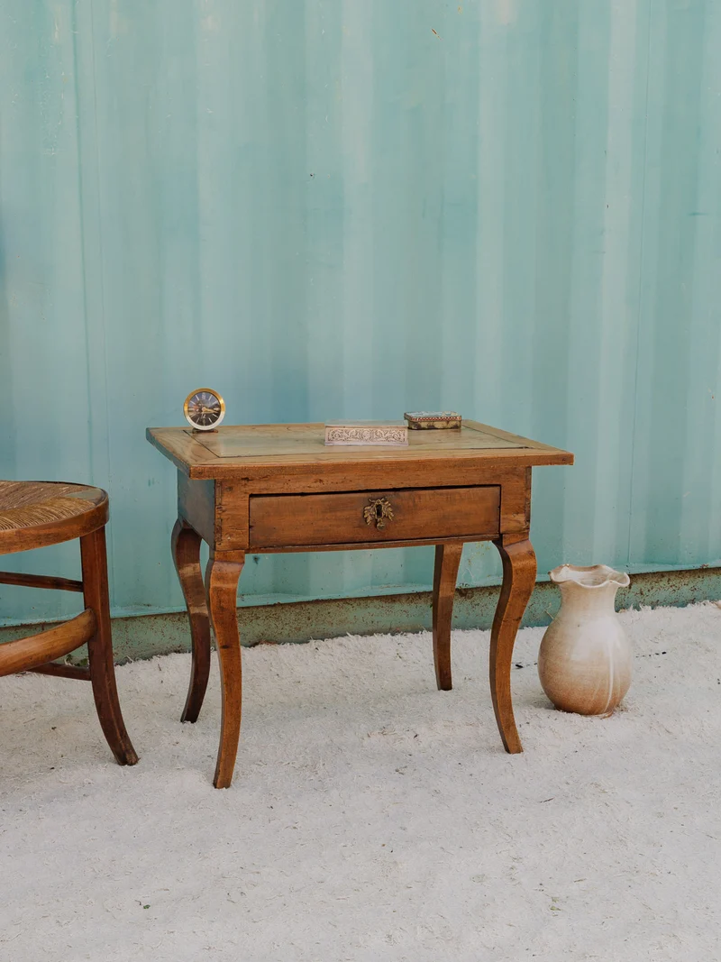 Francine, la table d'appoint en bois N°1471