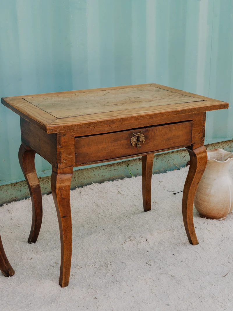 Francine, la table d'appoint en bois N°1471