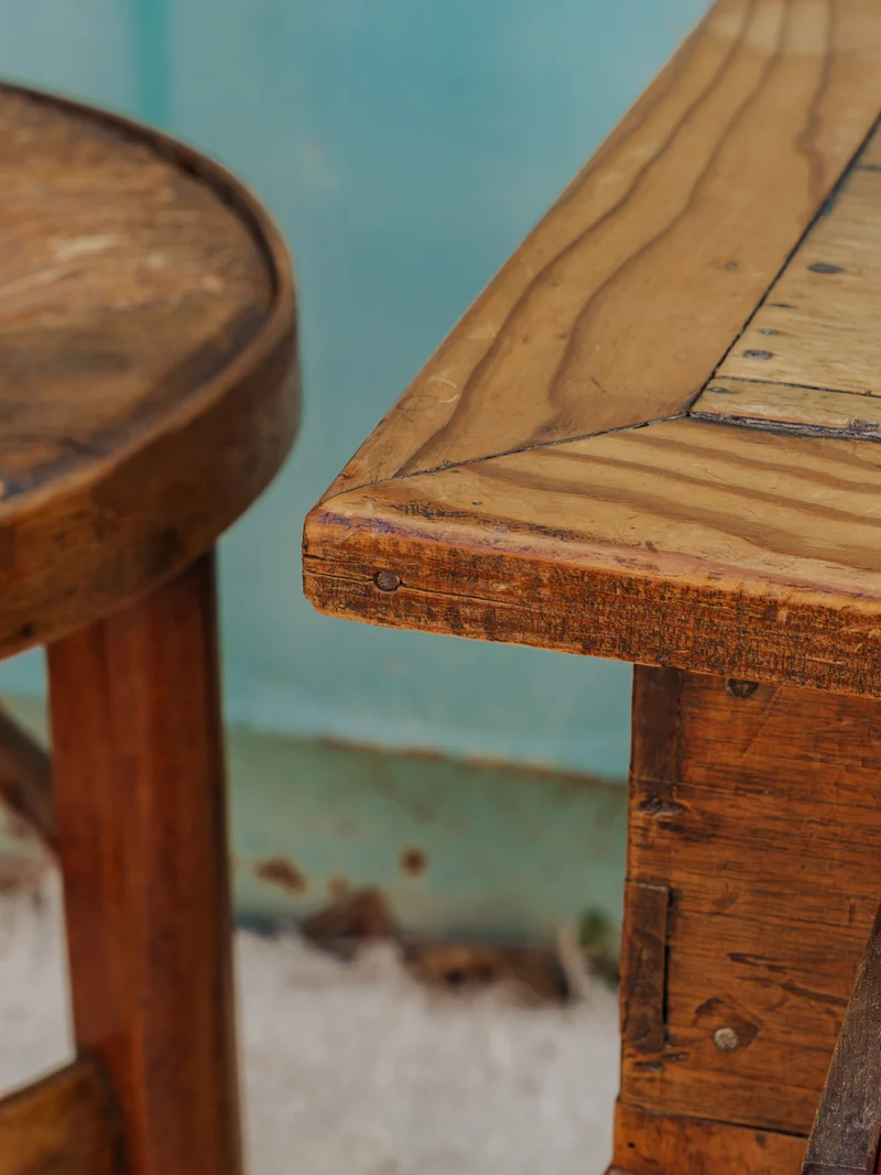 Francine, la table d'appoint en bois N°1471