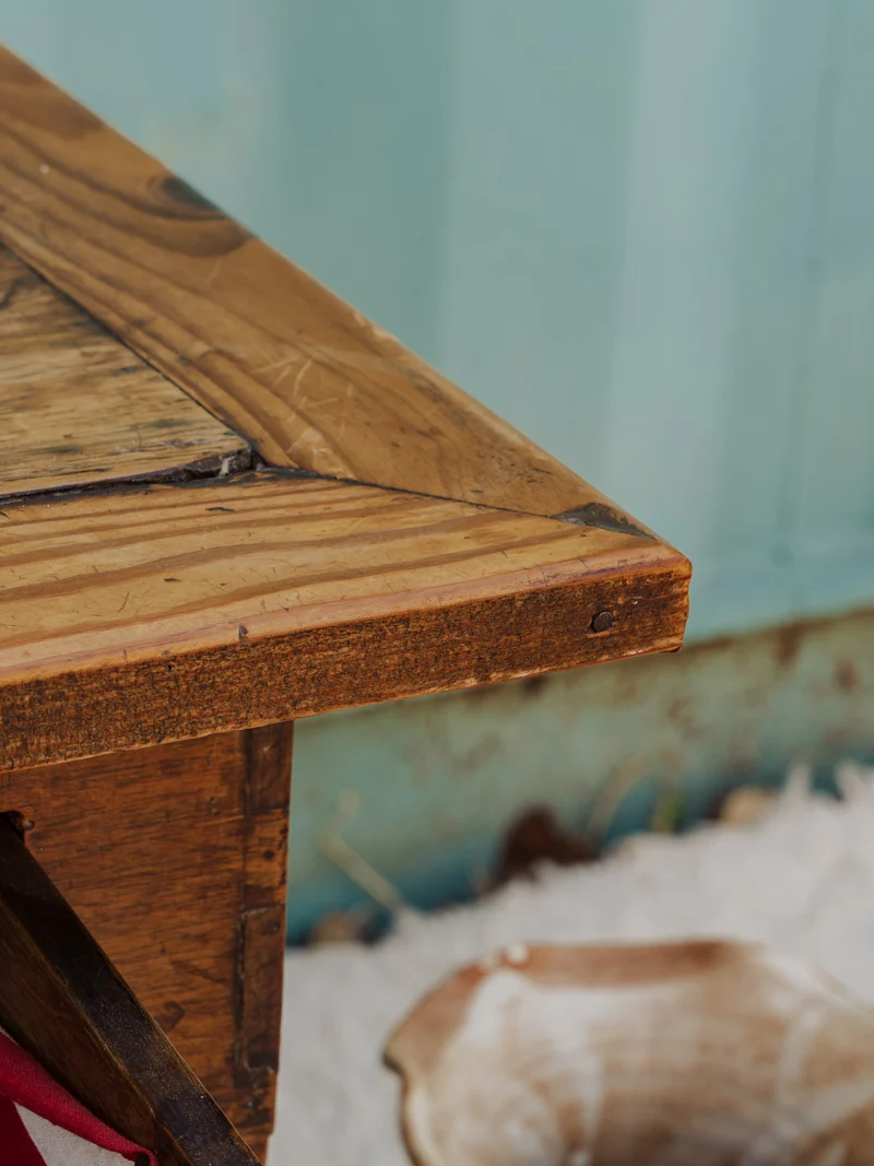 Francine, la table d'appoint en bois N°1471